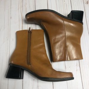 Used Tan Leather Naturalizer Boots. Size 8.5